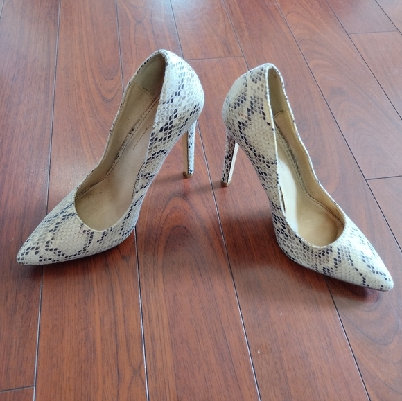 Olivia Jaymes Snake Skin Pumps Sz 7 - Picture 3 of 5